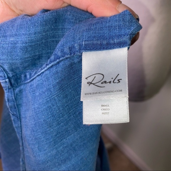 Rails Cold Shoulder Lyocell Tencel Linen Chambray Button Up Shirt Top Size Small - Picture 11 of 13